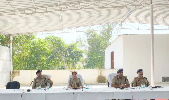 Ambedkar Nagar News: शिक्षक उपचुनाव को लेकर पुलिस अलर्ट, SP प्राची सिंह ने दिए सख्त निर्देश
